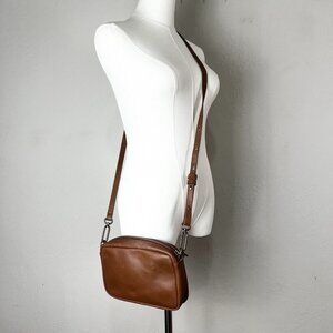 Madewell The Carabiner Medium Leather Crossbody Bag Brown Zip Closure NM966 NEW